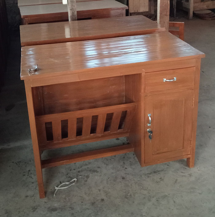 MEJA GURU KAYU JATI